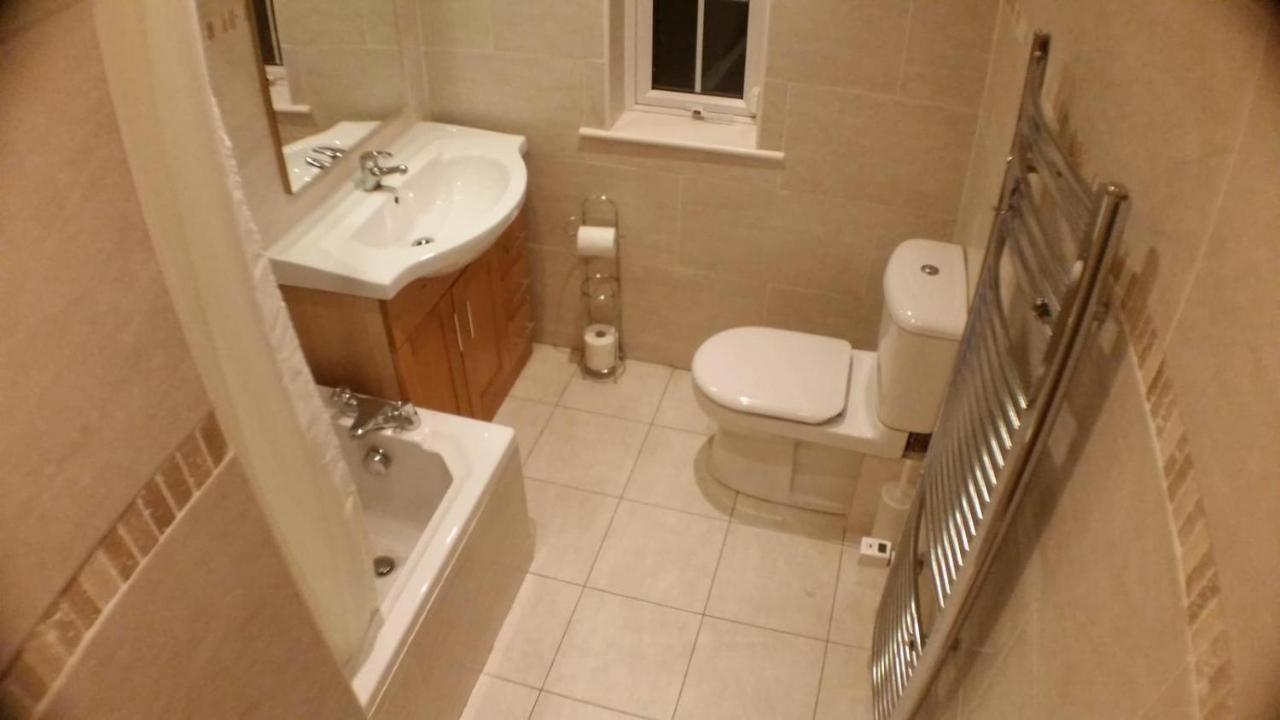 Dublin Airport Big Rooms With Bathroom Outside Room - Kitchen Only 7 Days Reservation エクステリア 写真