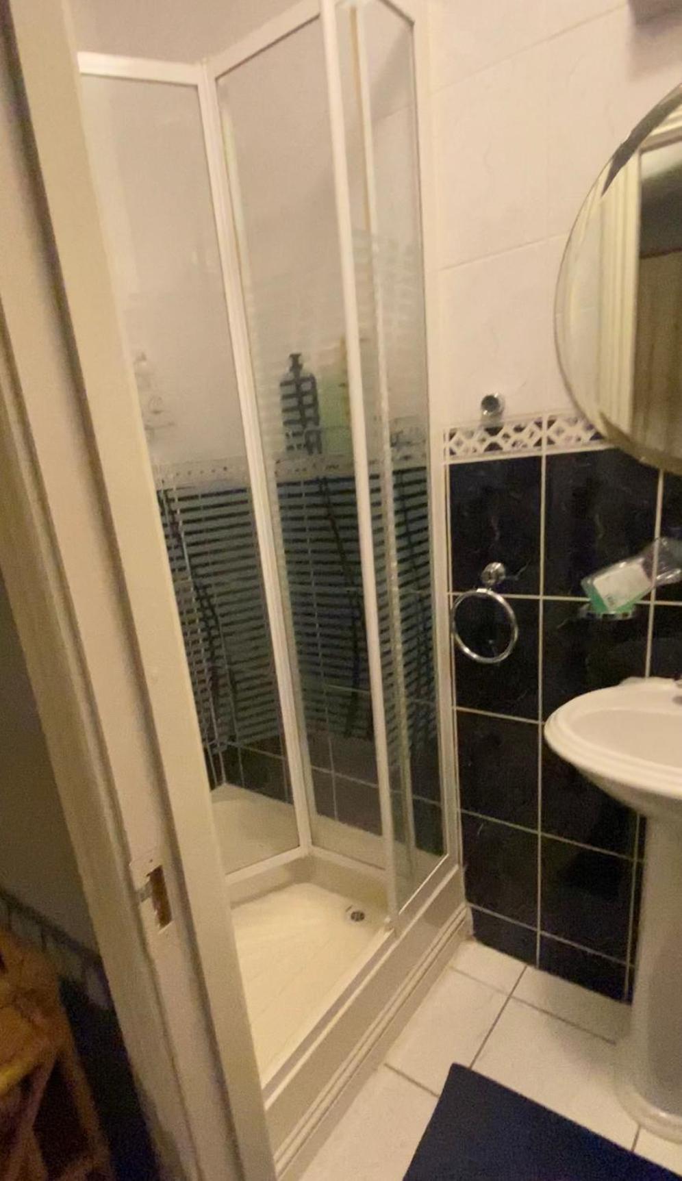 Dublin Airport Big Rooms With Bathroom Outside Room - Kitchen Only 7 Days Reservation エクステリア 写真
